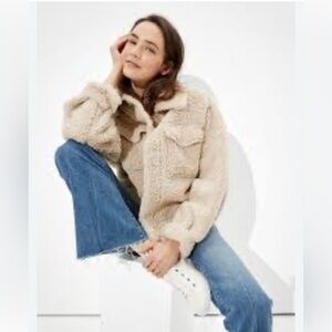 American Eagle  Ladies cream Sherpa Truckers Teddy bear jacket Sz M